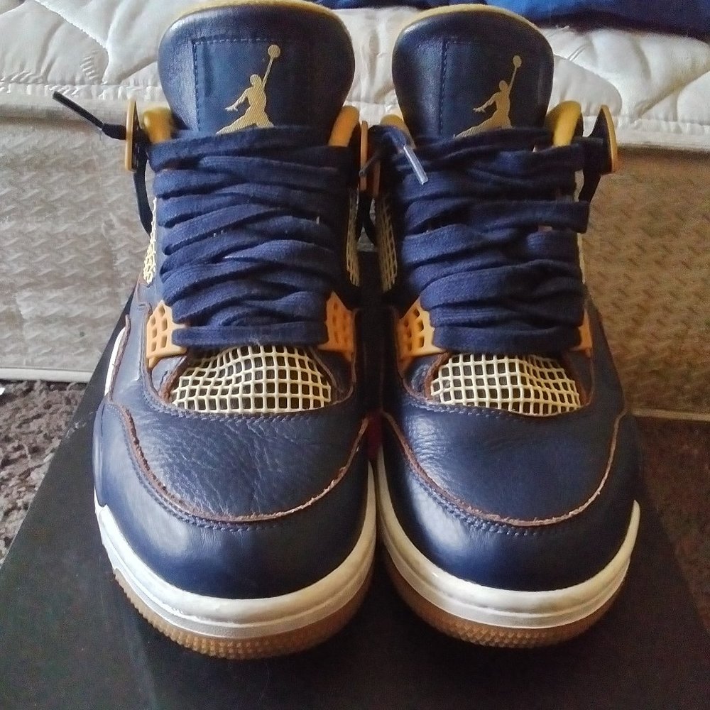 Jordan 4 dunk from above